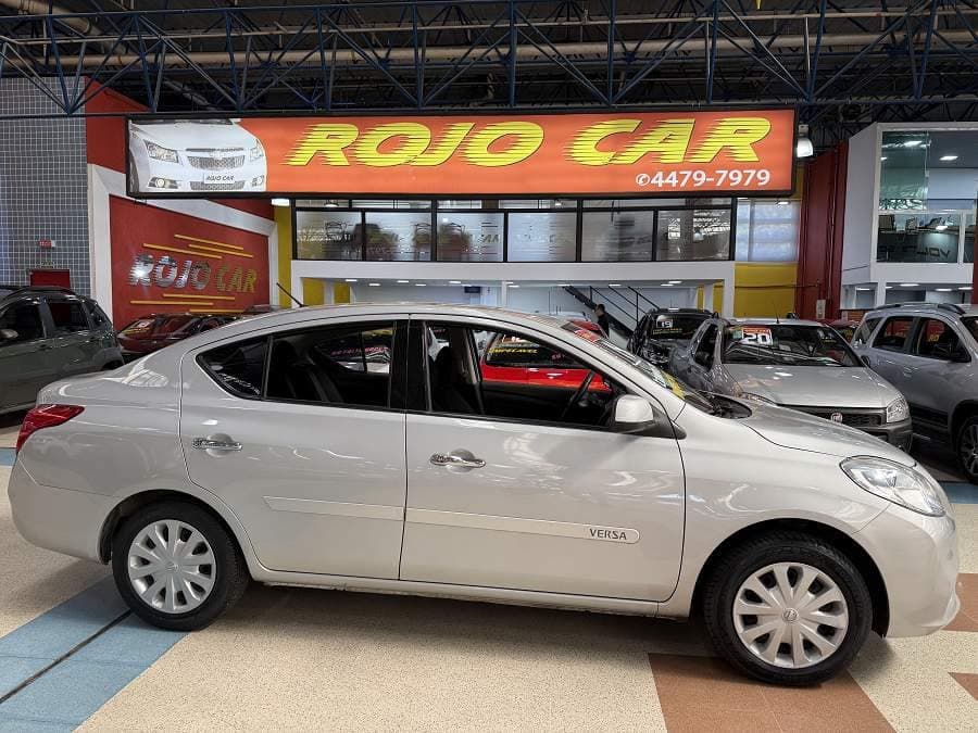 Nissan Versa 1.6 FLEX SV COMPLETO BAIXO KM IMPECAVEL