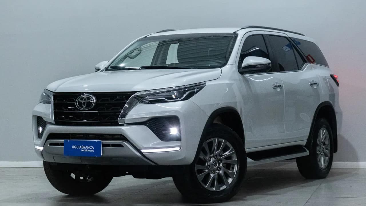 Toyota Hilux 2.8 D-4D TURBO DIESEL SRX 7L 4X4 AUTOMÁTICO