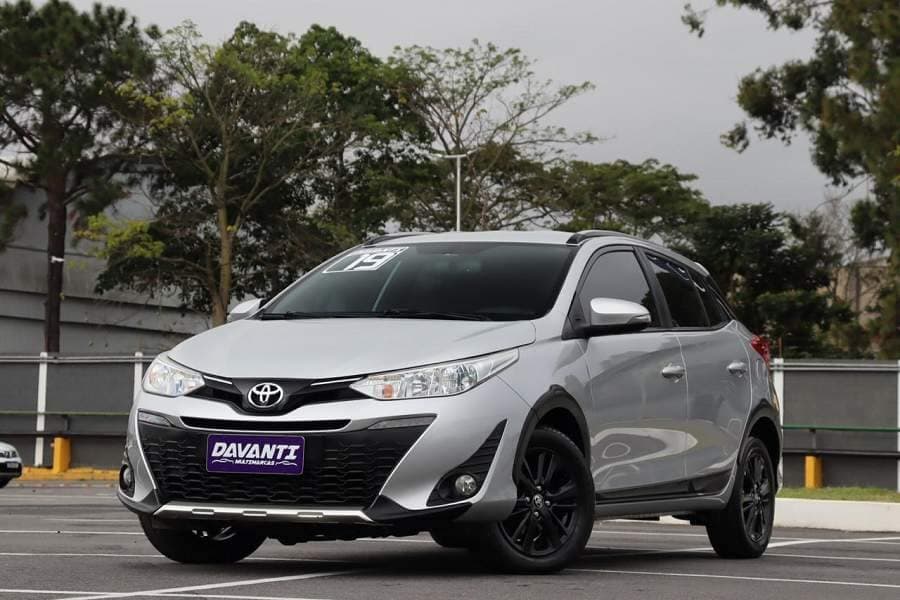 Toyota Yaris X-WAY 1.5 CVT BANCOS DE COURO + MULTIMIDIA