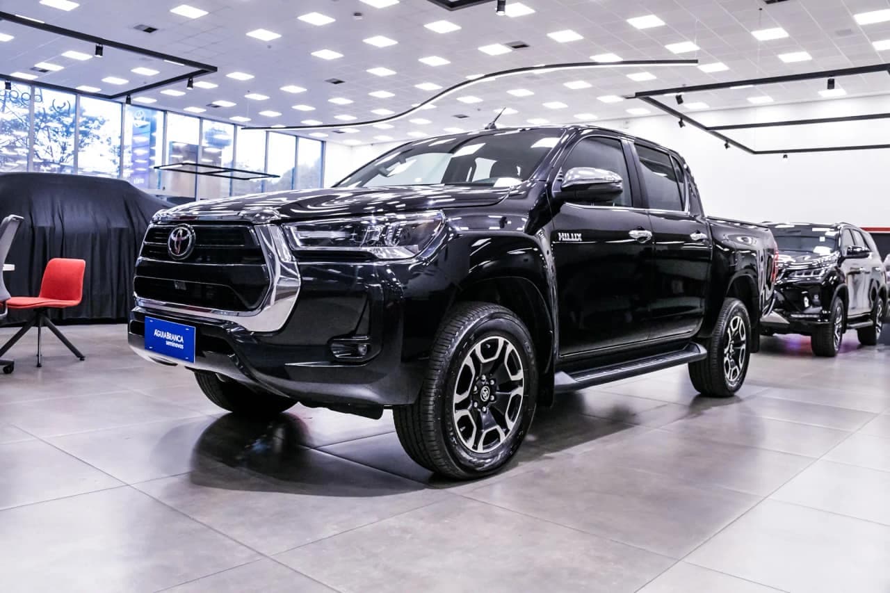 Toyota Hilux 2.8 D-4D TURBO DIESEL CD SRX 4X4 AUTOMÁTICO