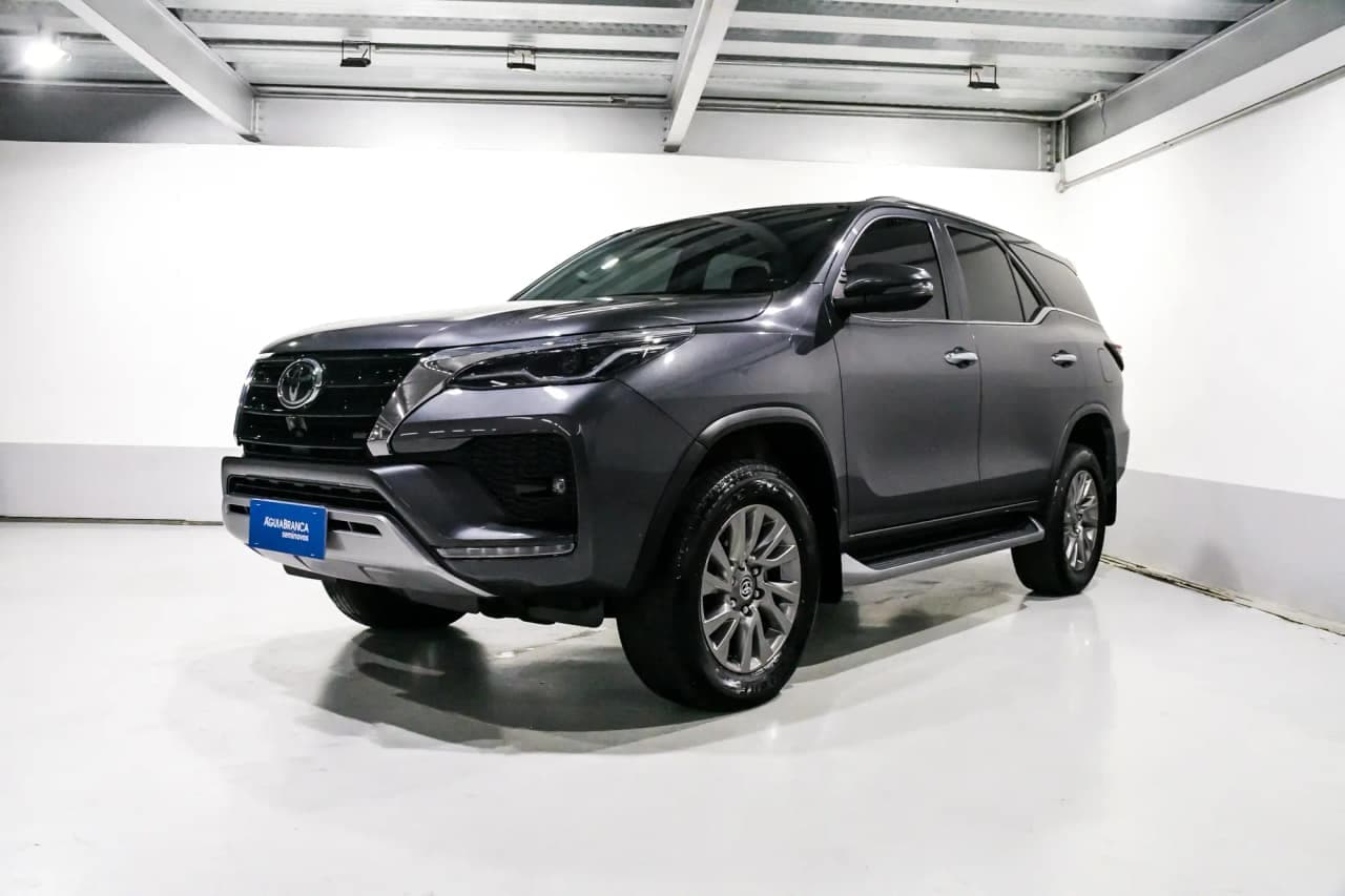 Toyota Hilux 2.8 D-4D TURBO DIESEL SRX 7L 4X4 AUTOMÁTICO
