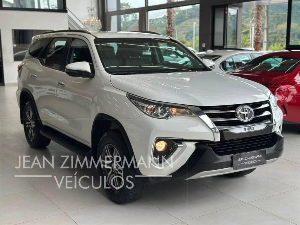 Toyota Hilux SRV 4x2 2.7 Flex 16V Aut.