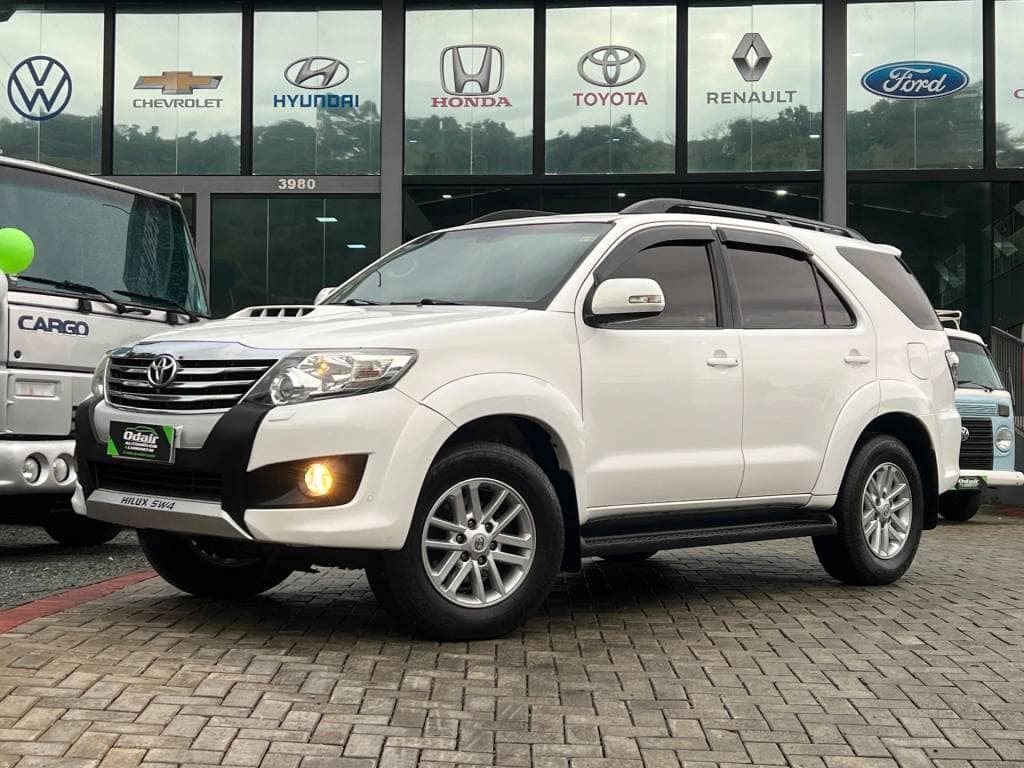 Toyota Hilux SRV D4-D 4x4 3.0 TDI Dies. Aut