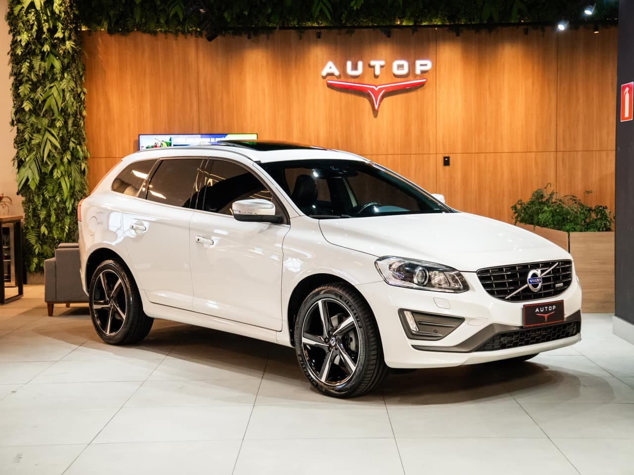 Volvo XC60 2.0 T6 R DESIGN TURBO GASOLINA 4P AUTOMÁTICO