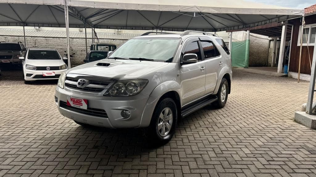 Toyota Hilux SW4 SRV D4-D 4x4 3.0 TDI Dies. Aut