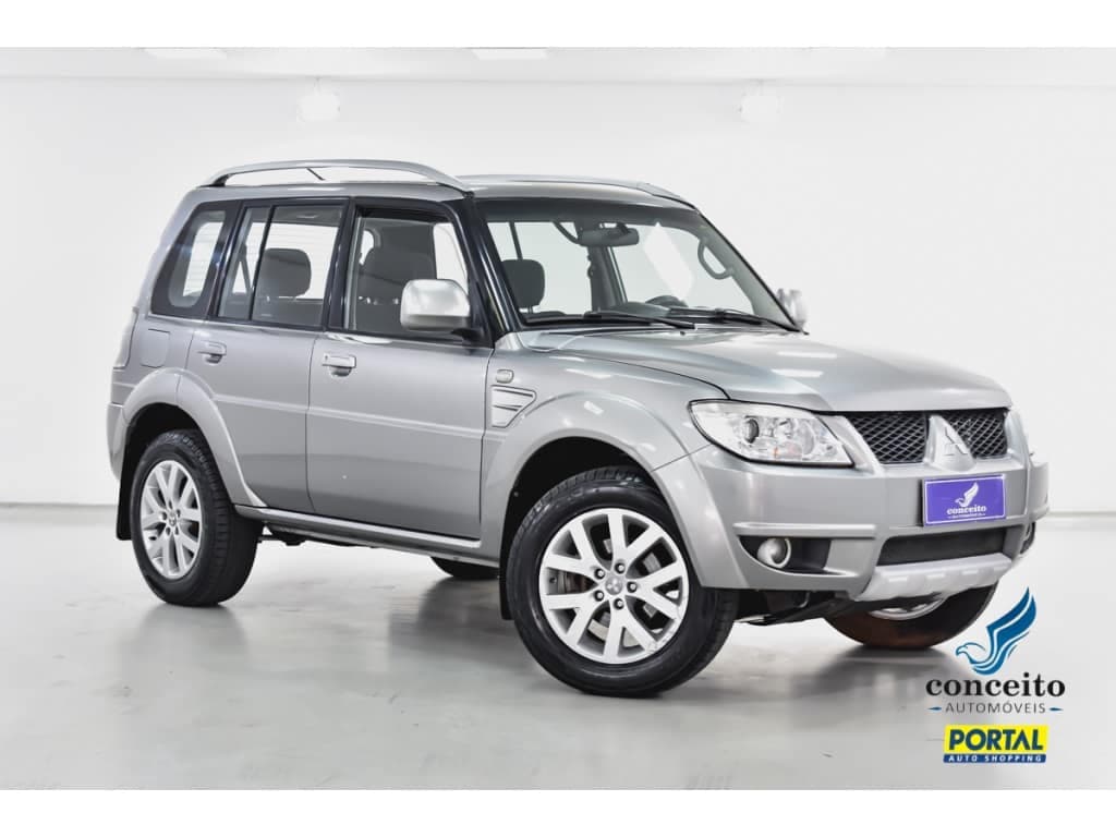 Mitsubishi Pajero 2.0 4X2 16V 140CV FLEX 4P MANUAL