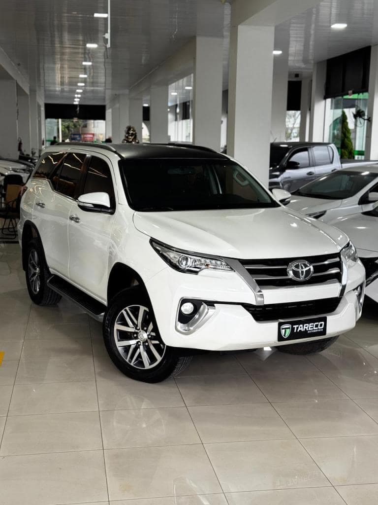 Toyota Hilux SW4 SRX 4x4 2.8 TDI 16V Dies. Aut.