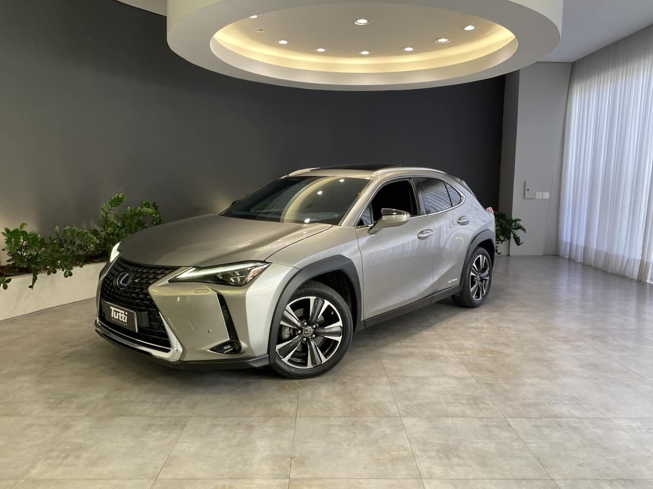 Lexus UX 2.0 VVT-I HYBRID LUXURY CVT