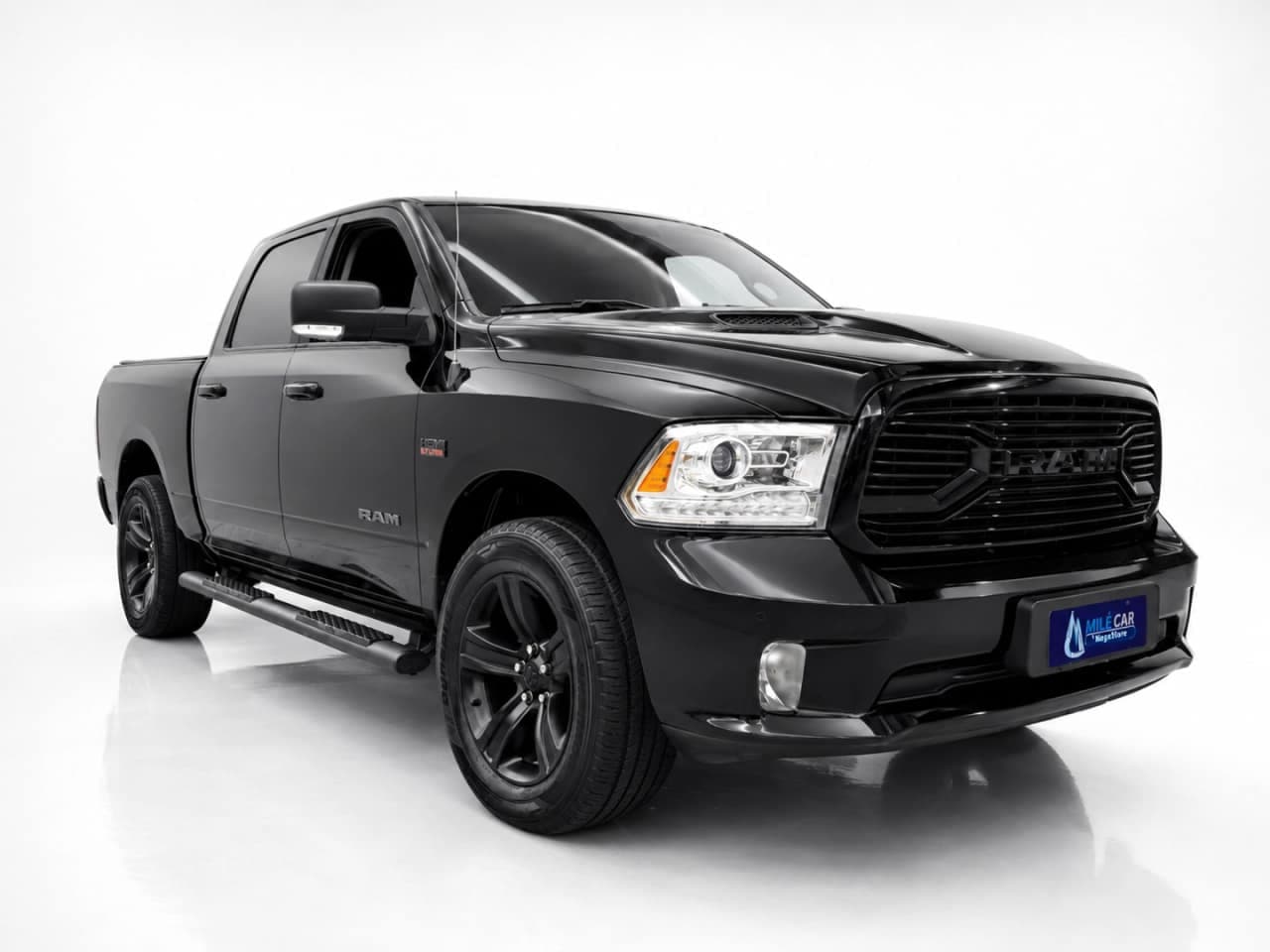 RAM Classic 5.7 V8 GASOLINA LARAMIE NIGHT EDITION CD 4X4