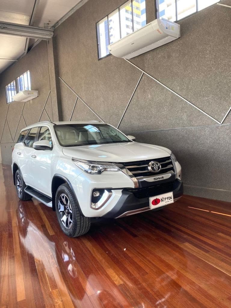 Toyota Hilux SW4 SRX Diamo. 4x4 2.8 TB Die Aut.