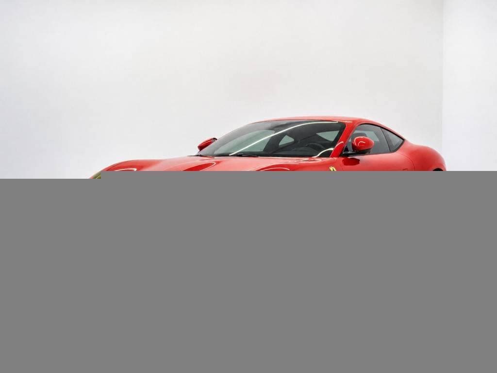 Volkswagen T-Roc Ferrari Roma 3.9 V8 620cv