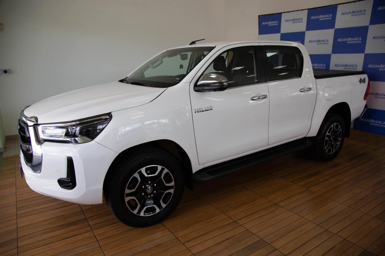 Toyota Hilux 2.8 D-4D TURBO DIESEL CD SRX 4X4 AUTOMÁTICO
