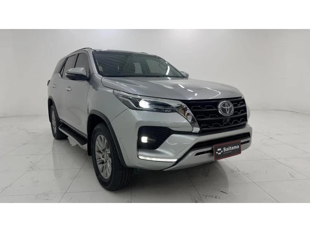 Toyota Hilux 2.8 D-4D TURBO DIESEL SRX 7L 4X4 AUTOMÁTICO