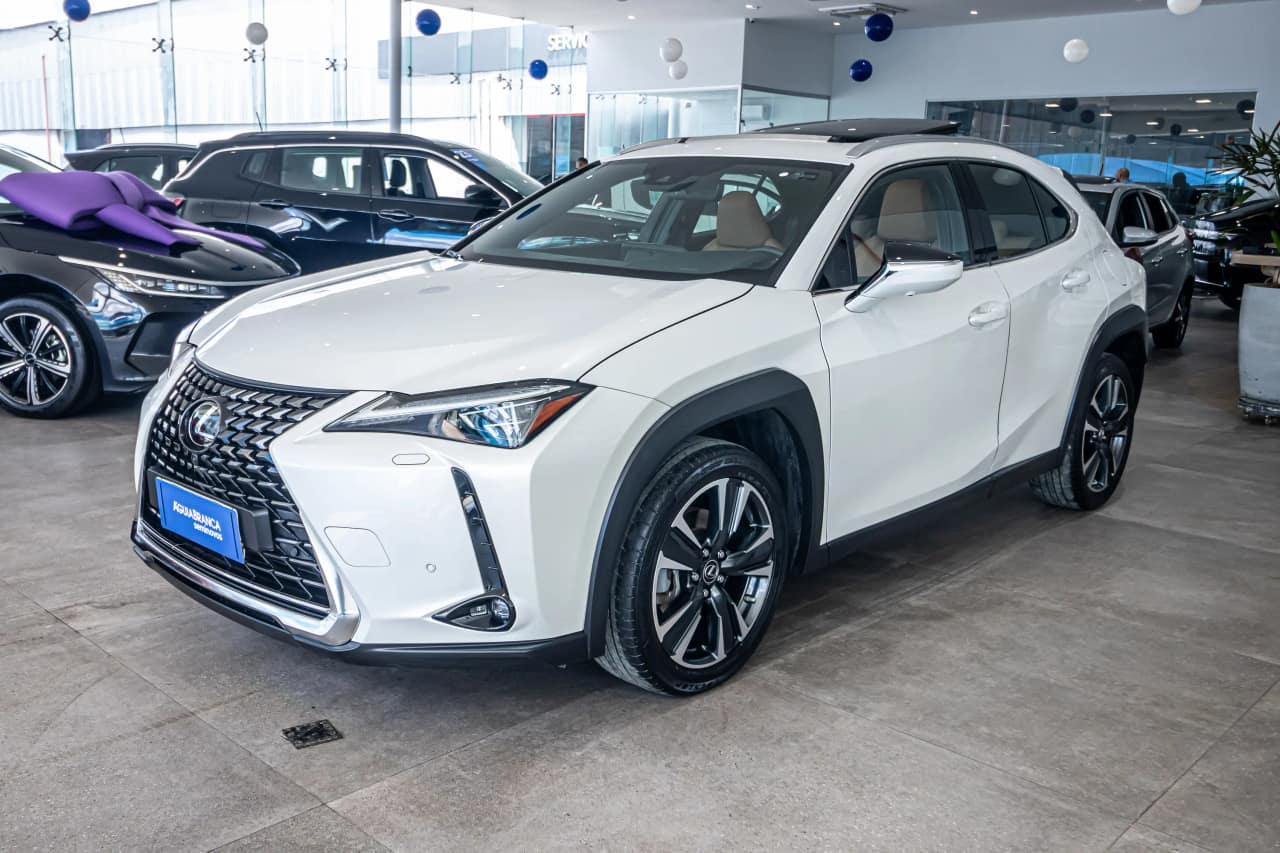 Lexus Ux 2.0 VVT-I HYBRID LUXURY CVT