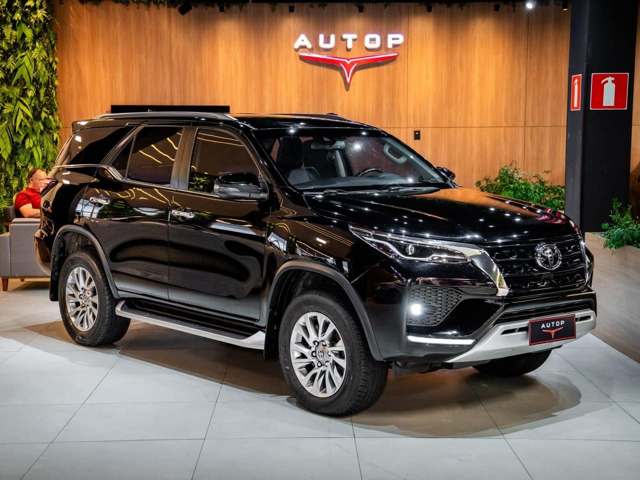 Toyota Hilux 2.8 D-4D TURBO DIESEL SRX 7L 4X4 AUTOMÁTICO