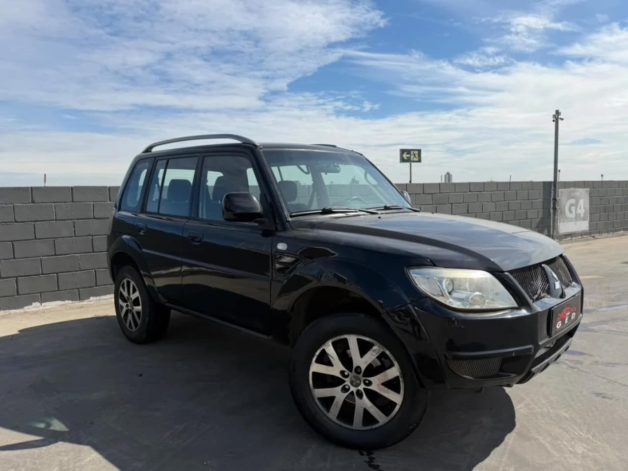 Mitsubishi Pajero 2.0 4X4 16V 140CV FLEX 4P AUTOMÁTICO