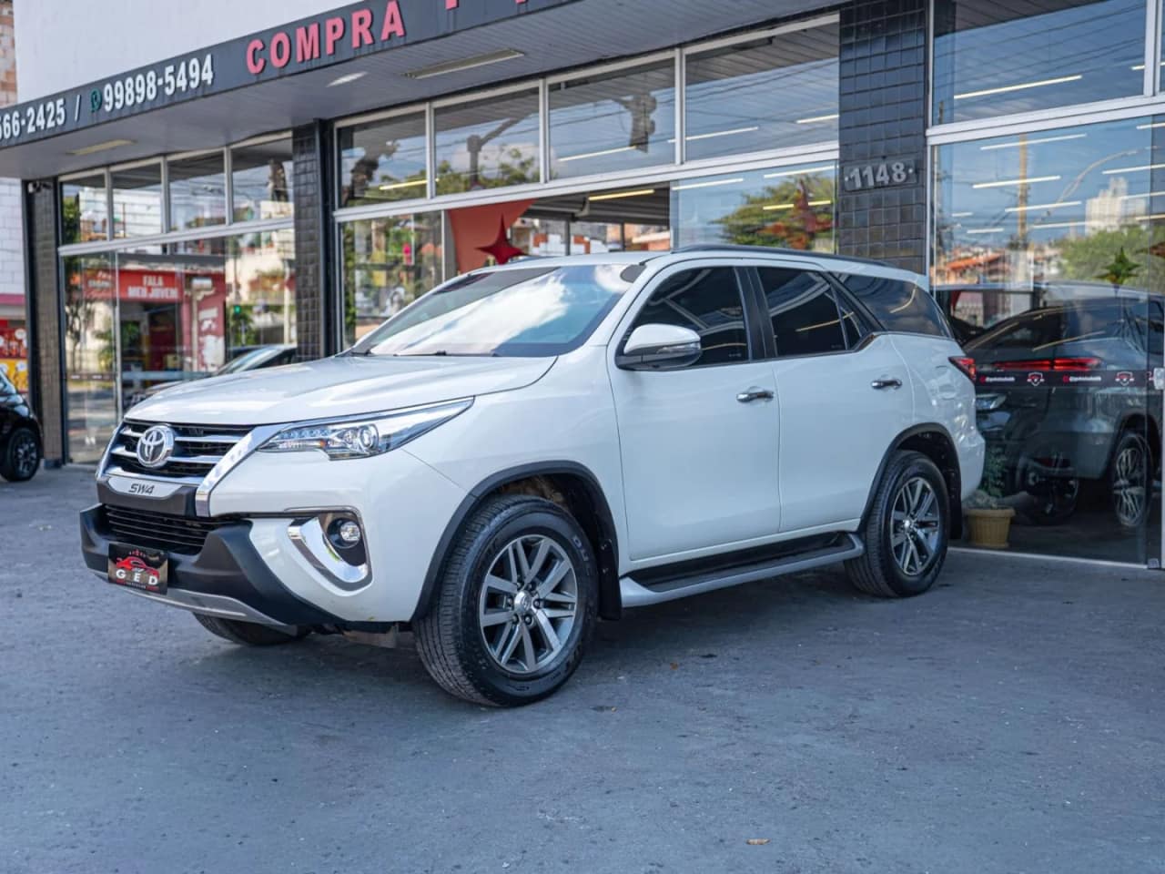 Toyota Hilux 2.8 SRX 4X4 7 LUGARES 16V TURBO INTERCOOLER DIESEL 4P AUTOMÁTICO