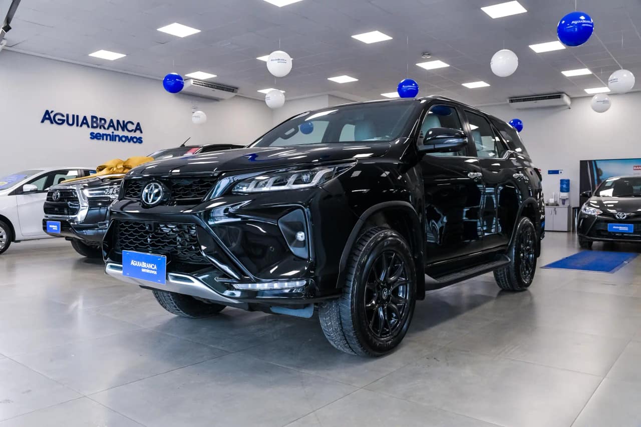 Toyota Hilux 2.8 D-4D TURBO DIESEL DIAMOND 7L 4X4 AUTOMÁTICO
