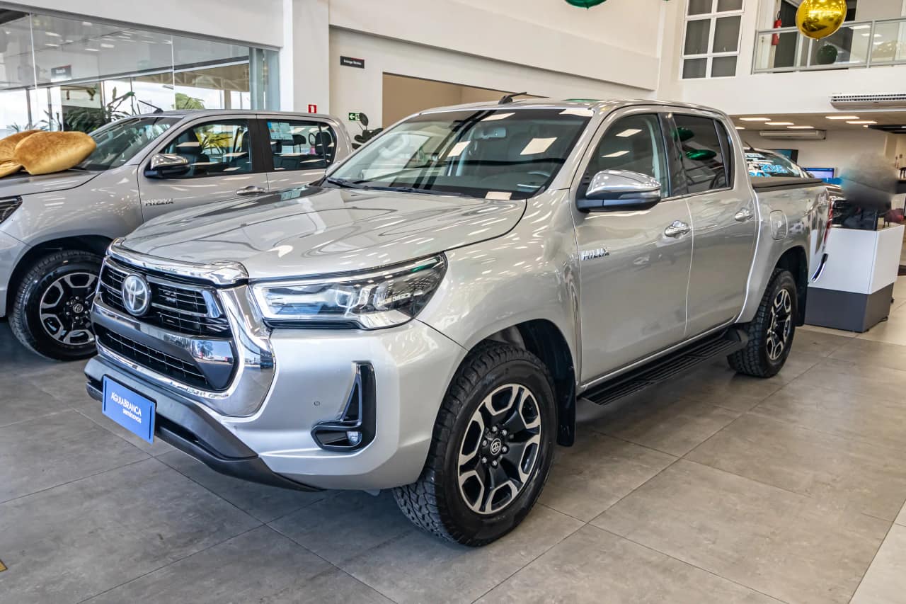 Toyota Hilux 2.8 D-4D TURBO DIESEL CD SRX 4X4 AUTOMÁTICO