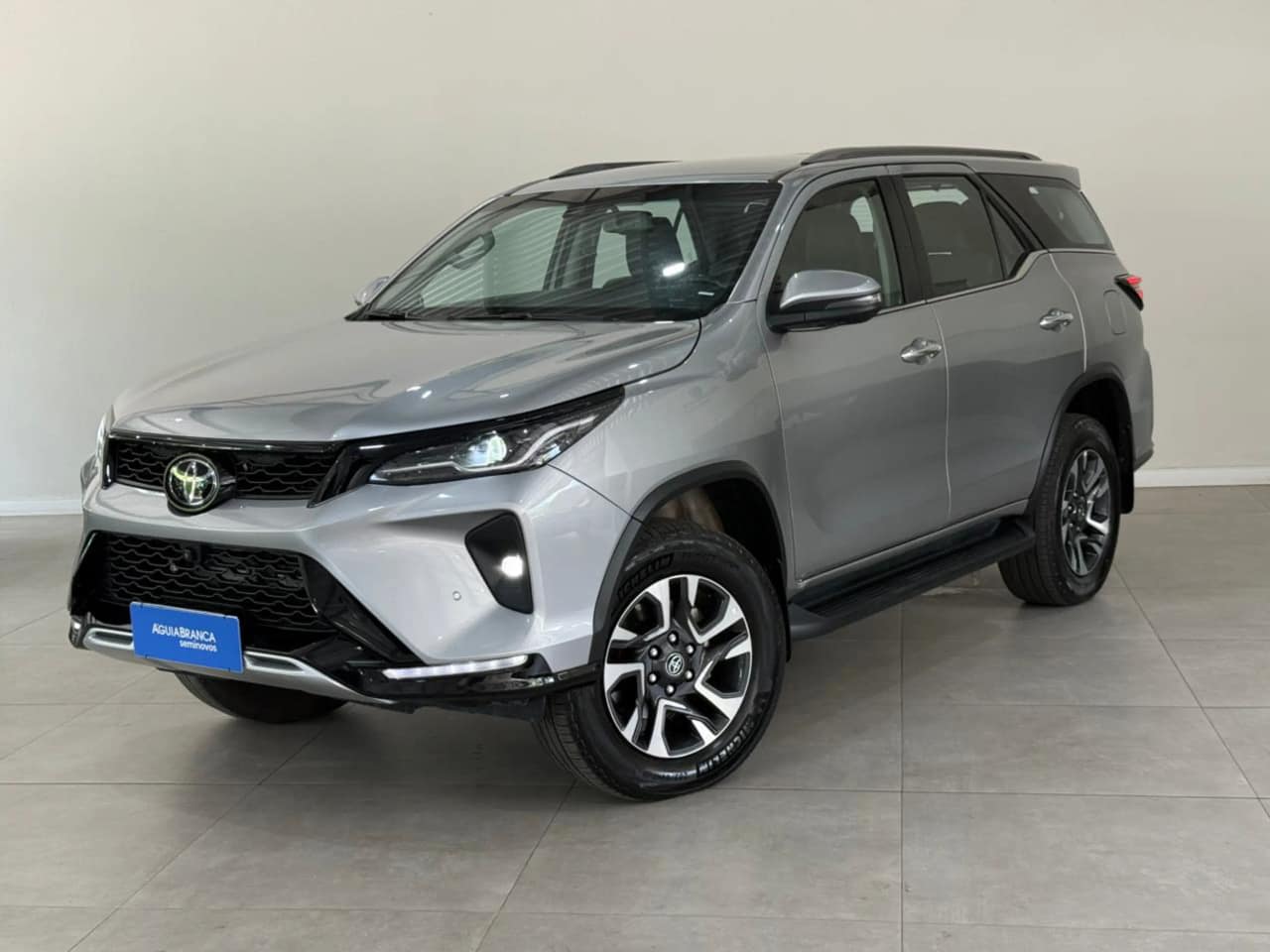 Toyota Hilux 2.8 D-4D TURBO DIESEL SRX PLATINUM 7L 4X4 AUTOMÁTICO