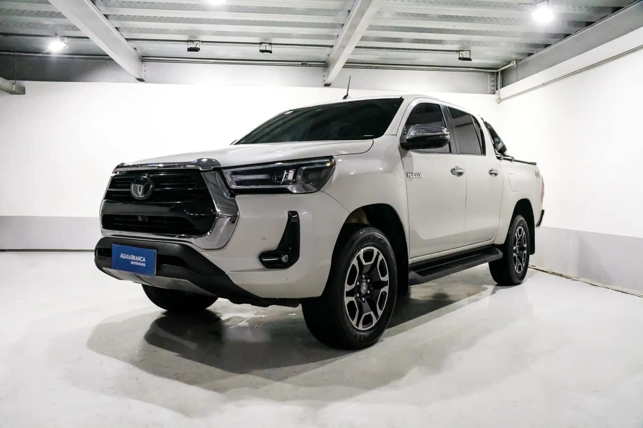 Toyota Hilux 2.8 D-4D TURBO DIESEL CD SRX 4X4 AUTOMÁTICO