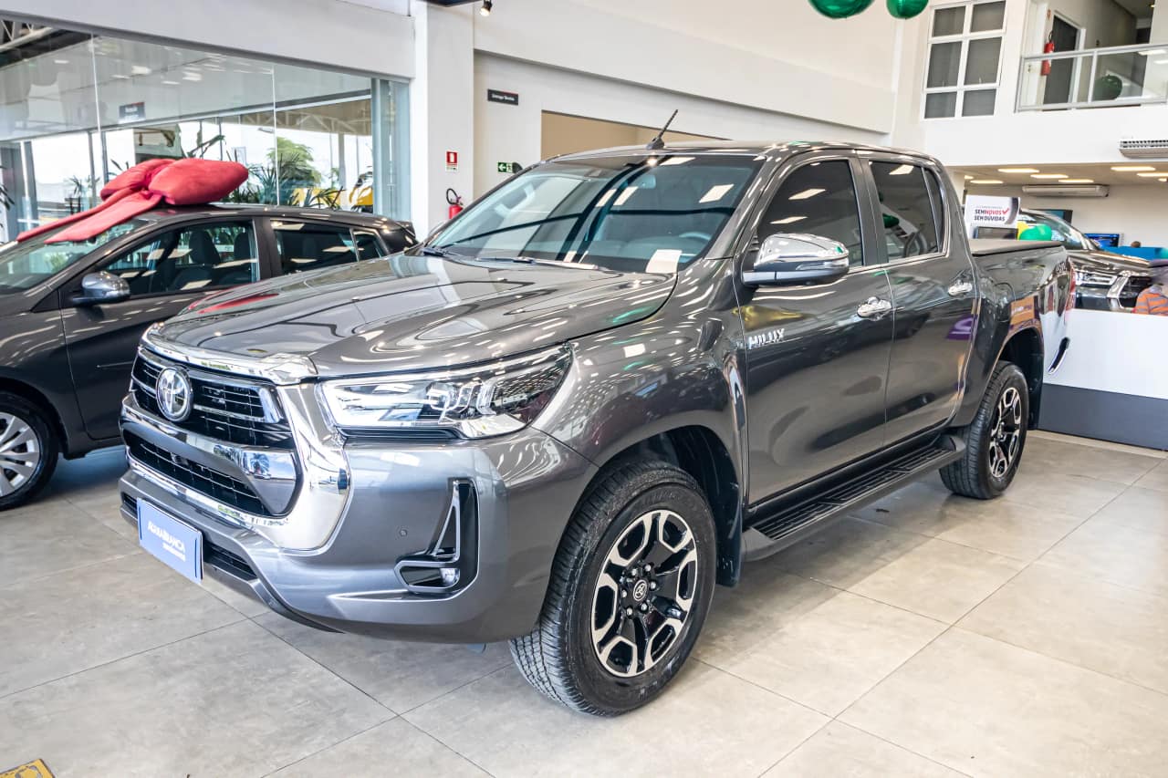 Toyota Hilux 2.8 D-4D TURBO DIESEL CD SRX 4X4 AUTOMÁTICO