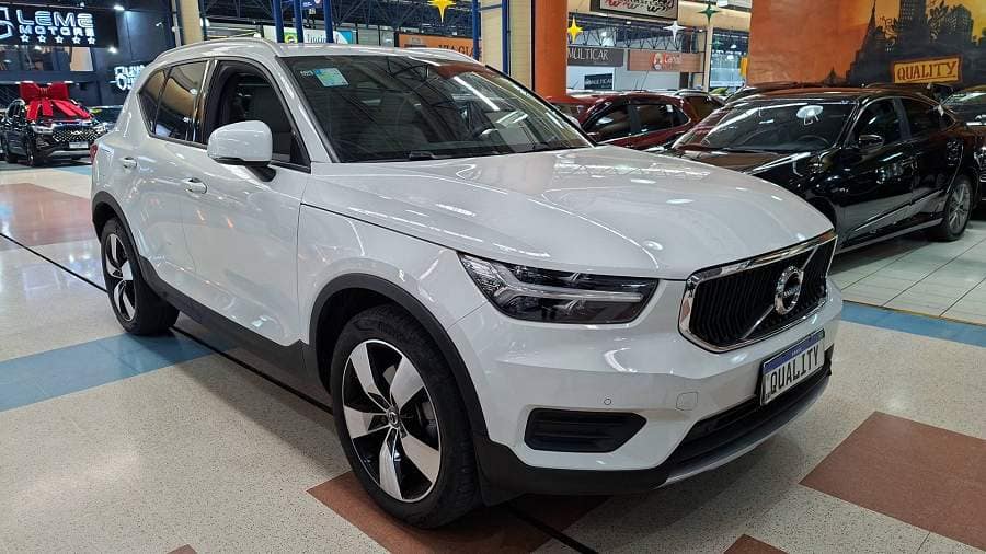 Volvo XC40 2.0 T4 MOMENTUM