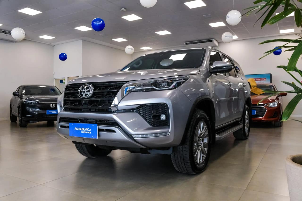 Toyota Hilux 2.8 D-4D TURBO DIESEL SRX 7L 4X4 AUTOMÁTICO