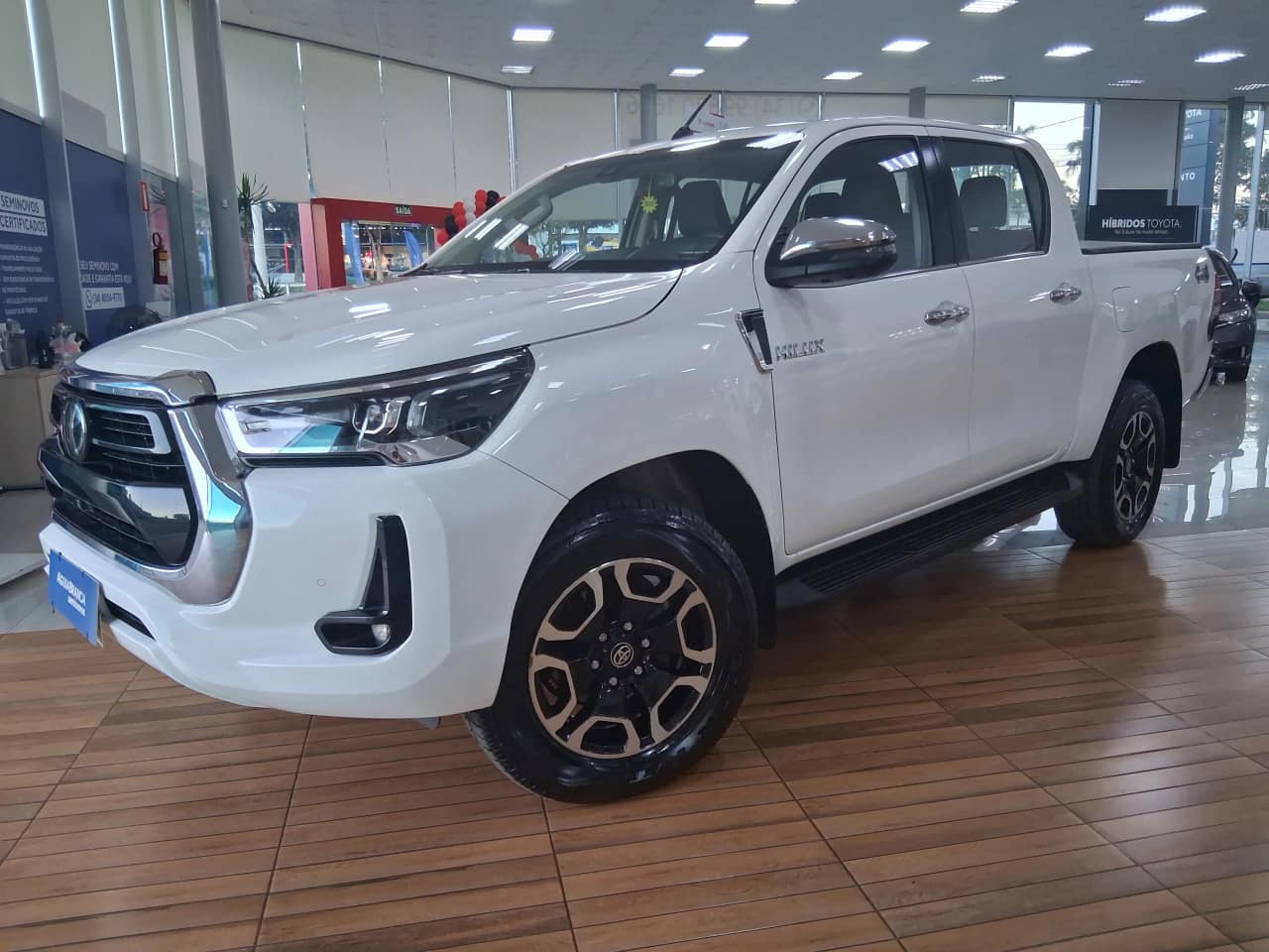 Toyota Hilux 2.8 D-4D TURBO DIESEL CD SRX 4X4 AUTOMÁTICO