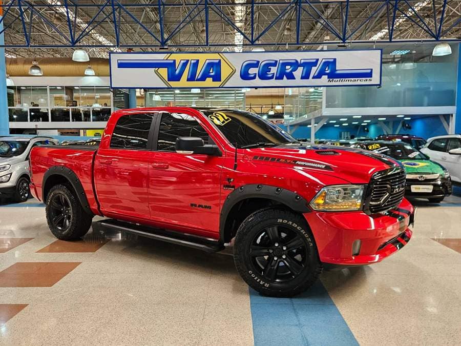 RAM Classic 5.7 V8 LARAMIE CD 4X4