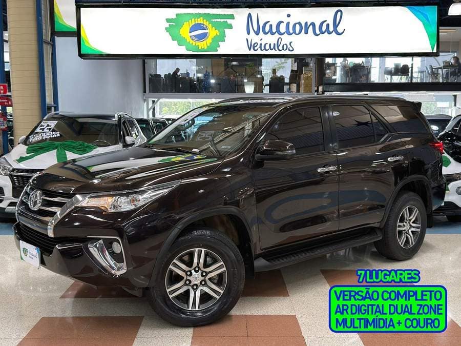 Toyota Hilux SW4 2.7 SRV 7 LUGARES COURO + MULTIMÍDIA