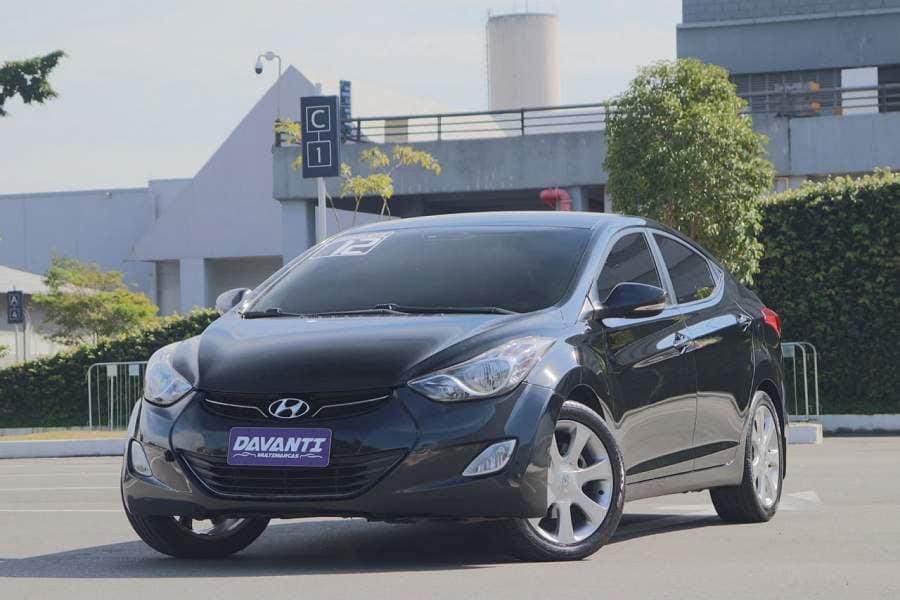 Hyundai Elantra GLS 1.8 GLS + BANCOS DE COURO