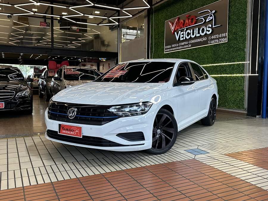 Volkswagen Jetta 2.0 AUTOMÁTICO - MULTIMIDIA - STAGE III