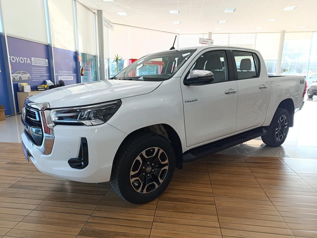 Toyota Hilux 2.8 D-4D TURBO DIESEL CD SRV 4X4 AUTOMÁTICO