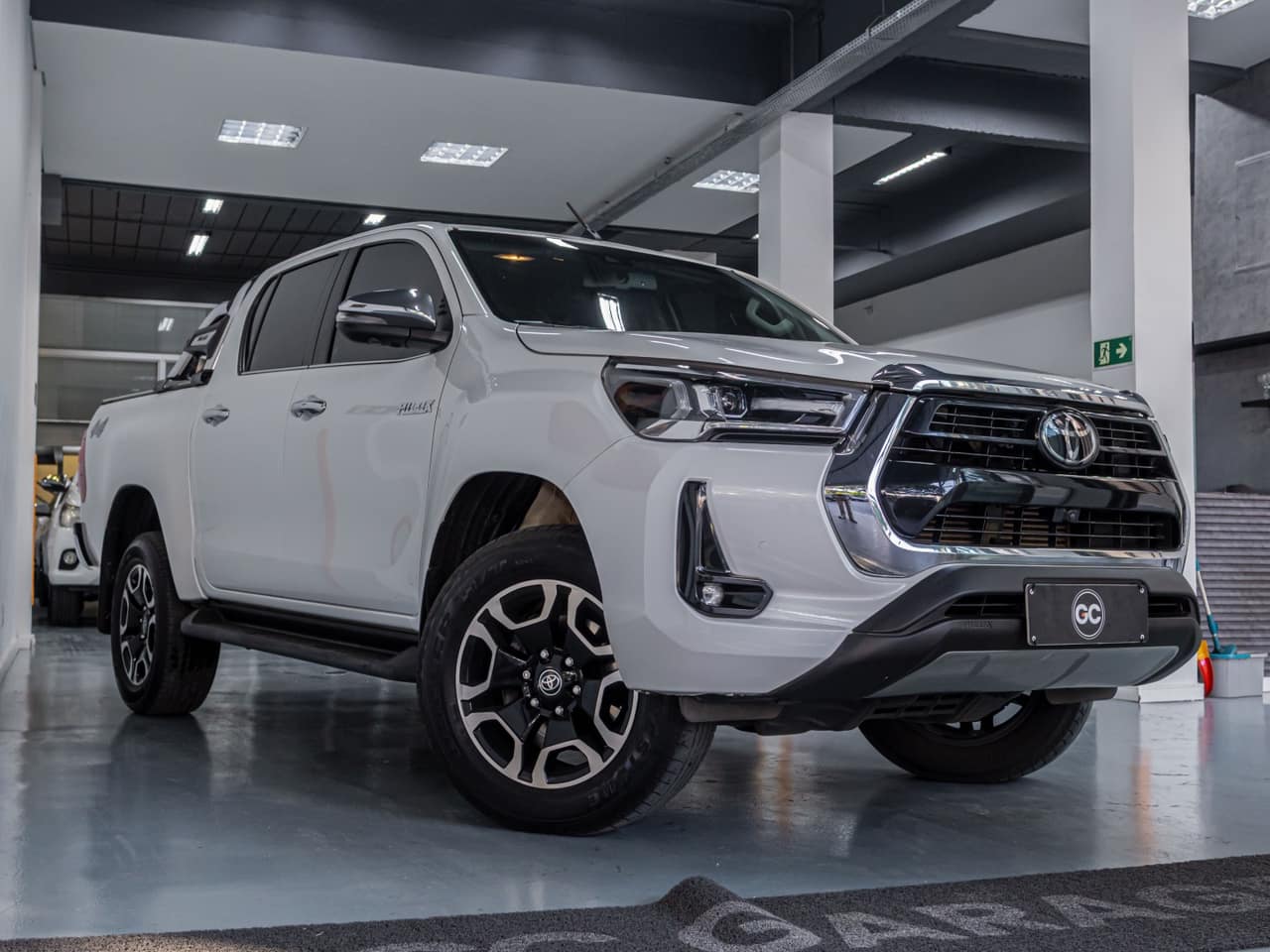 Toyota Hilux 2.8 D-4D TURBO DIESEL CD SRX 4X4 AUTOMÁTICO