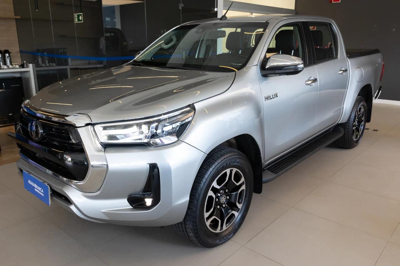 Toyota Hilux 2.8 D-4D TURBO DIESEL CD SRX 4X4 AUTOMÁTICO