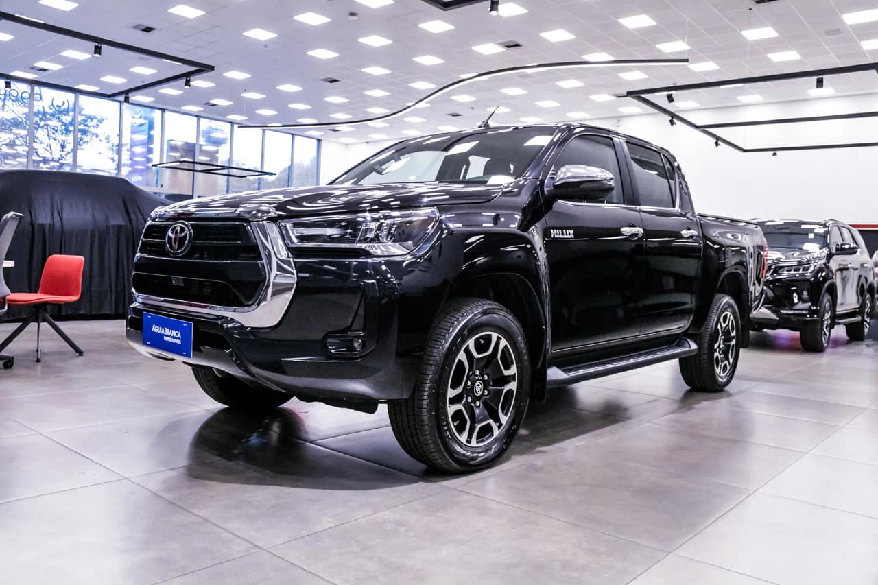 Toyota Hilux 2.8 D-4D TURBO DIESEL CD SRX 4X4 AUTOMÁTICO