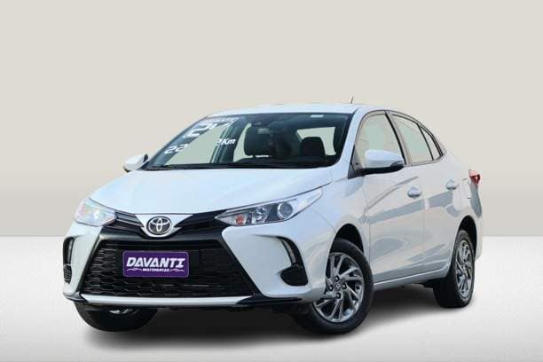 Toyota Yaris XS SEDAN + KM BAIXO + KIT MULTIMIDIA