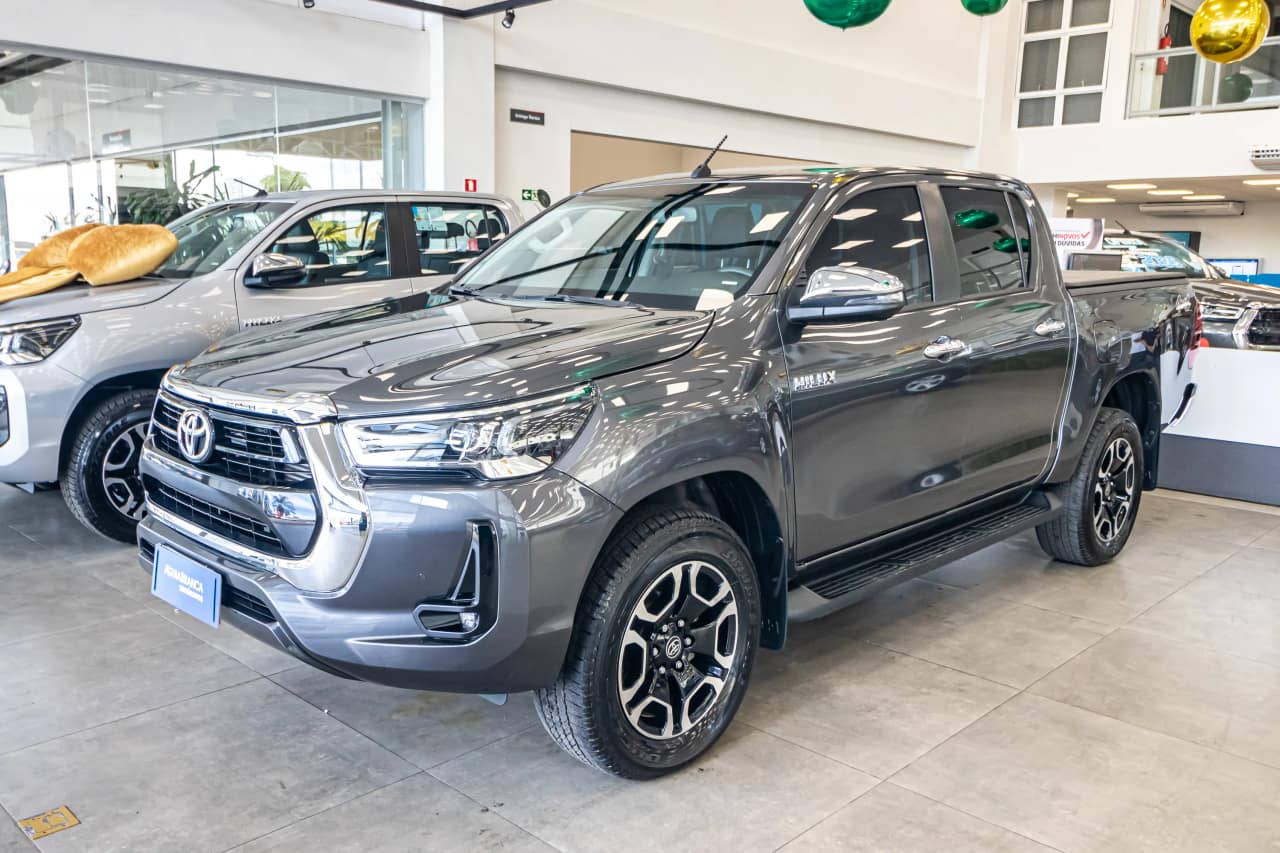Toyota Hilux 2.8 D-4D TURBO DIESEL CD SRV 4X4 AUTOMÁTICO